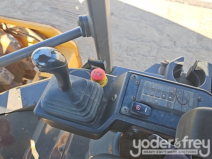 2018-volvo-sd115b-image-24