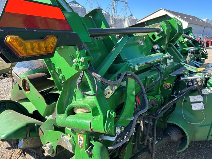 2022-john-deere-c12f-image-34