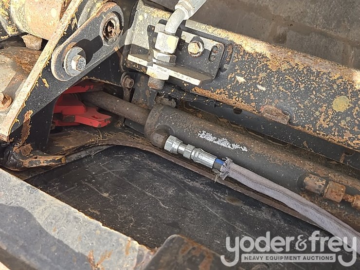 2021-caterpillar-289d3-image-27