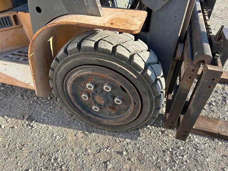 tcm-fd30t6t-5,600lb-forklift-image-23