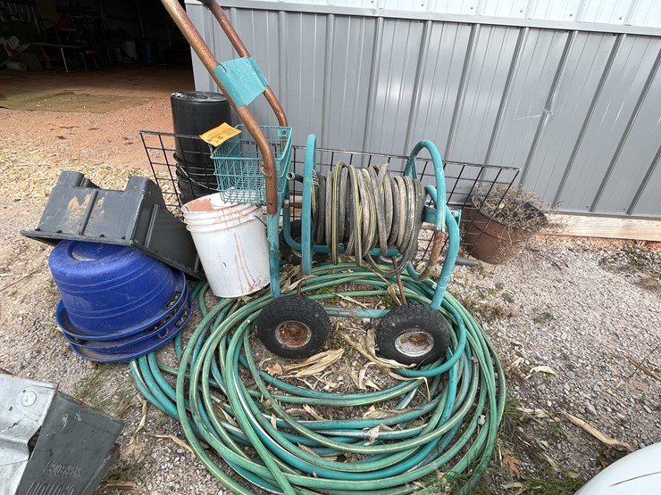 #3120-•-pile-of-lawn-and-garden-items-image-1