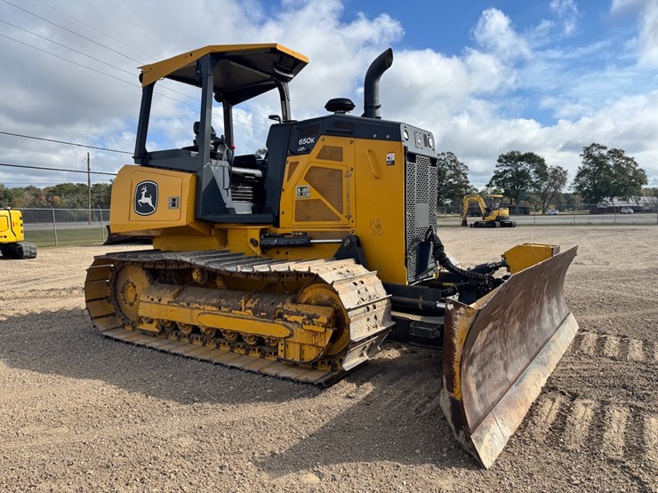 2022-deere-650k-image-23