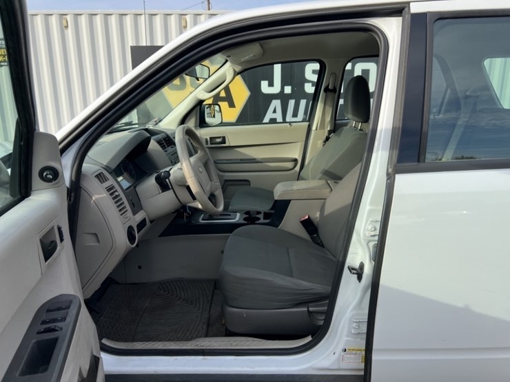 2011-ford-escape-image-19