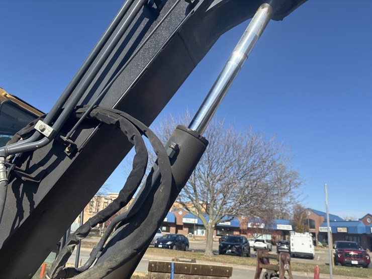 2013-deere-85d-image-30