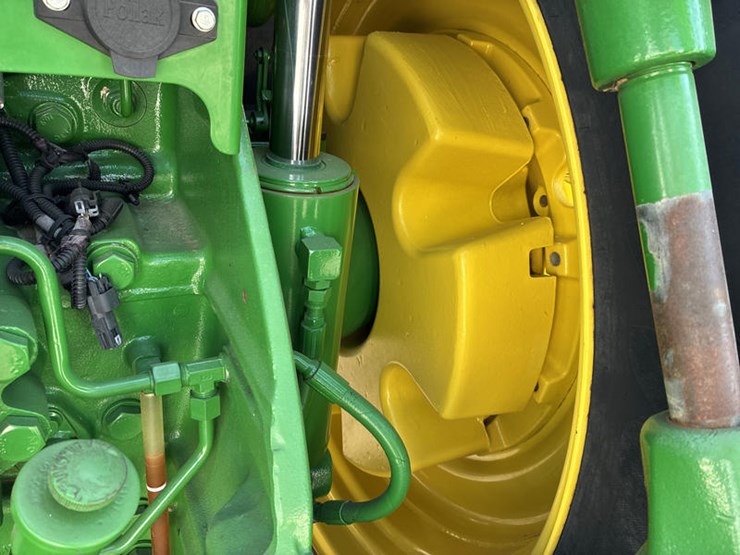 2015-john-deere-8295r-image-55