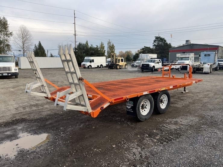 2010-bentley-t/a-sno-cat-trailer-image-4