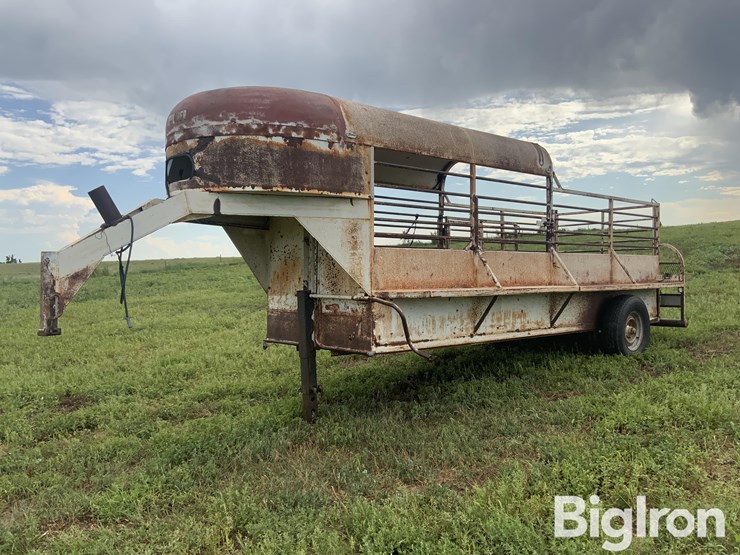 1986-easley-s/a-gooseneck-livestock-trailer-image-1