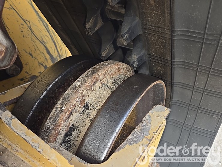 2021-caterpillar-289d3-image-13