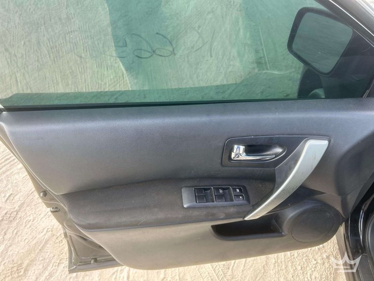 2012-nissan-rogue-image-10