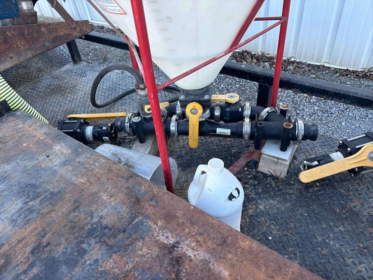 spray-trailer---1000-gal-tank-image-8