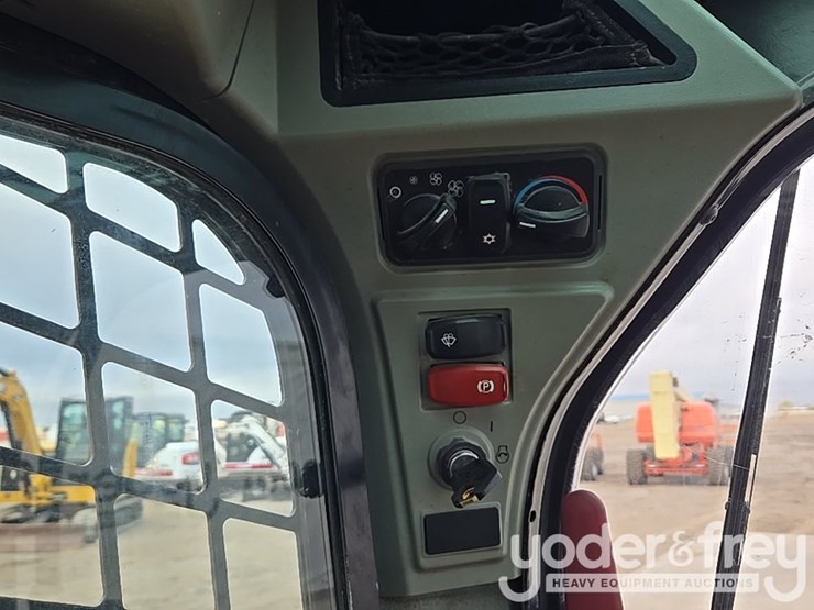 2021-caterpillar-299d3-image-49