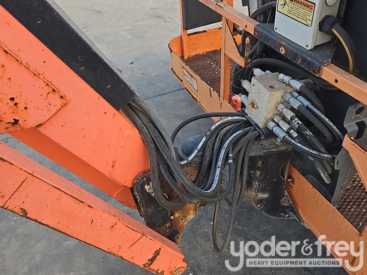 2015-jlg-600aj-image-61