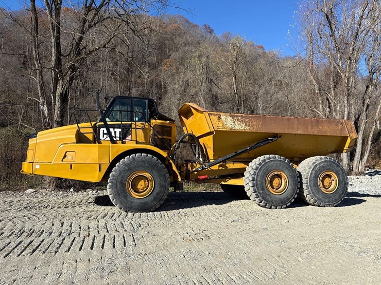 2015-caterpillar-745c-image-1