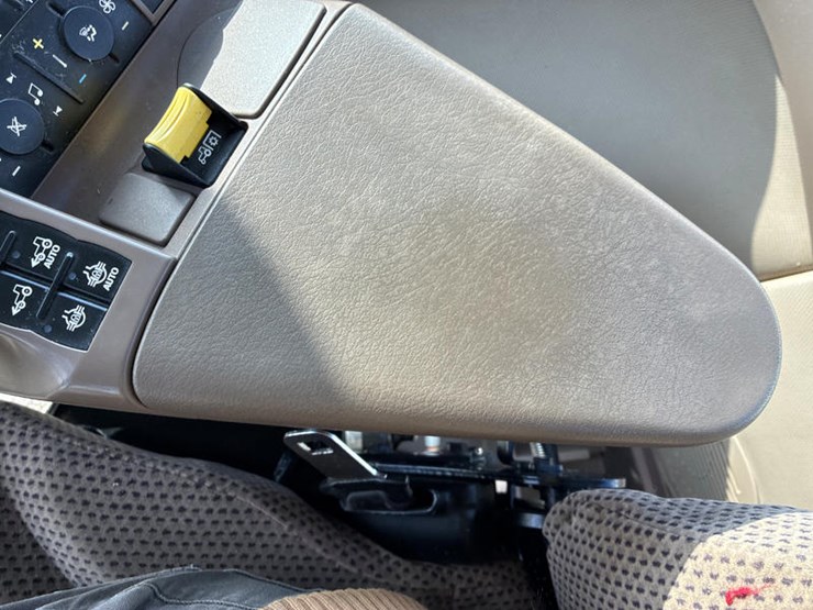 2015-john-deere-8295r-image-69