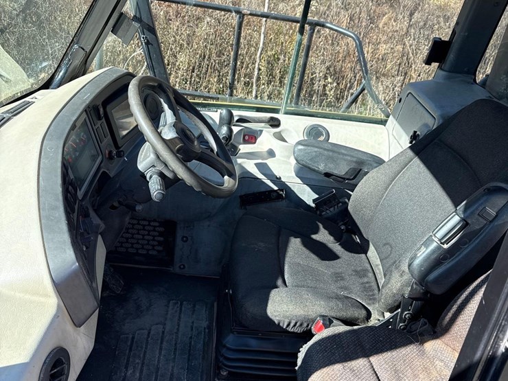 2015-caterpillar-745c-image-16