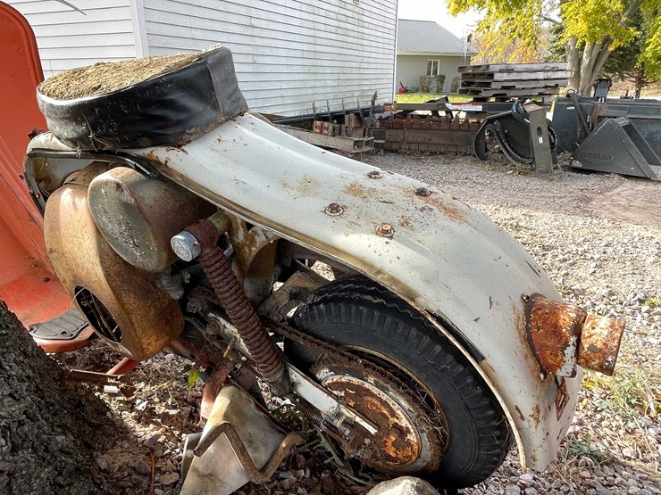 #3108-•-vintage-riverside-silver-pigeon-moped-(no-title)-image-5