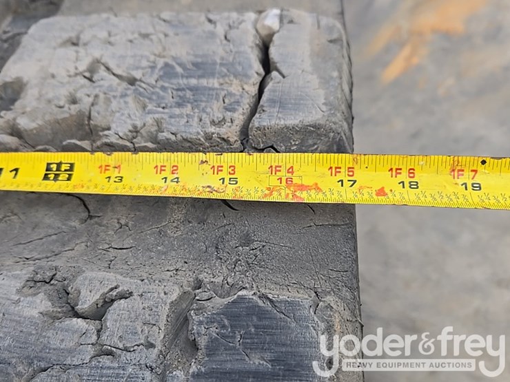 2021-caterpillar-299d3-image-36