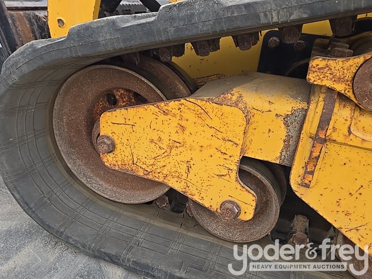 2021-caterpillar-299d3-image-26