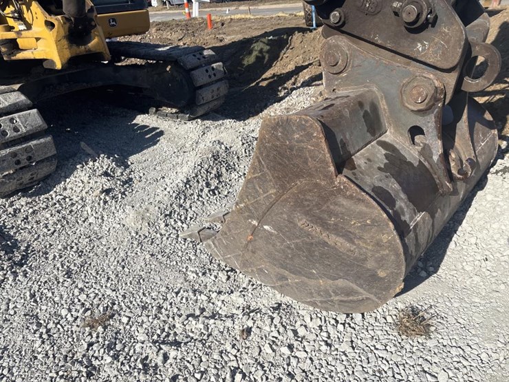 2013-deere-85d-image-42