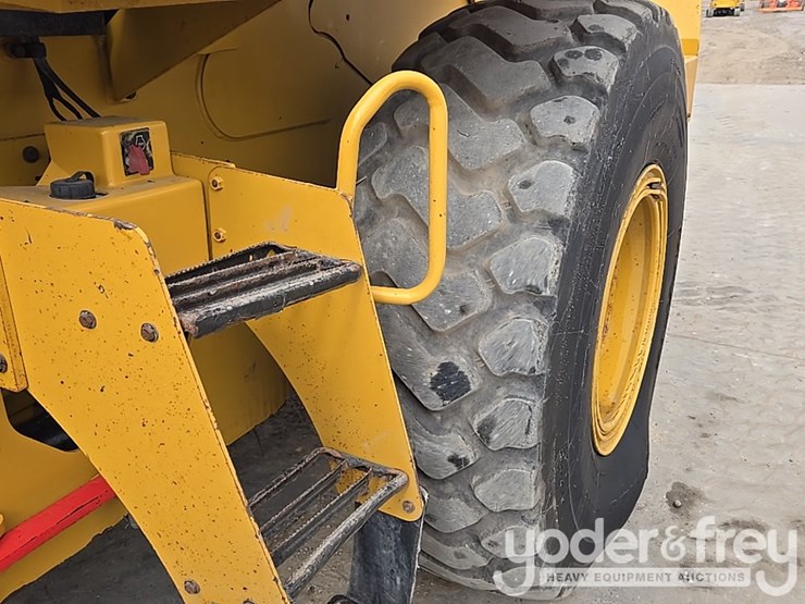 2014-caterpillar-938k-image-24