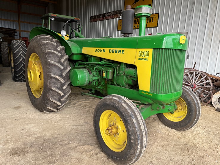 john-deere-830-image-2