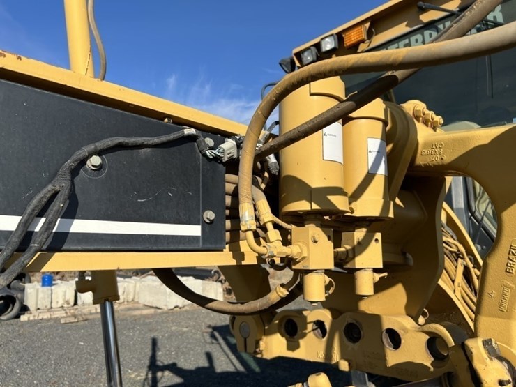 2006-caterpillar-160h-image-17