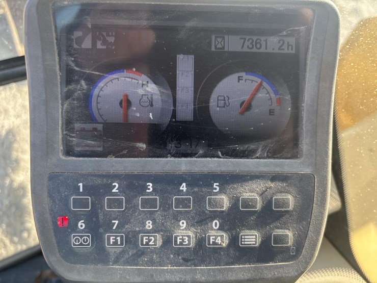 2013-deere-85d-image-52