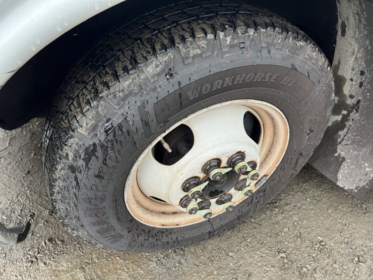 2015-chevrolet-express-paratransit-bus-image-16