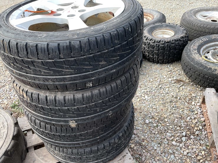 #3125-•-(4)-pontiac-wheels-and-tires-image-1