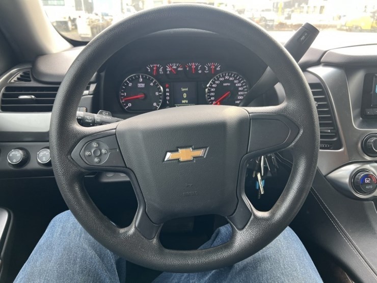 2017-chevrolet-tahoe-image-25