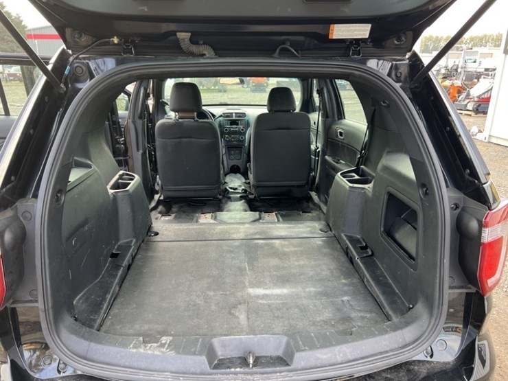 2017-ford-explorer-image-18