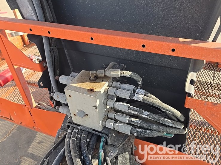 2014-jlg-600aj-image-55