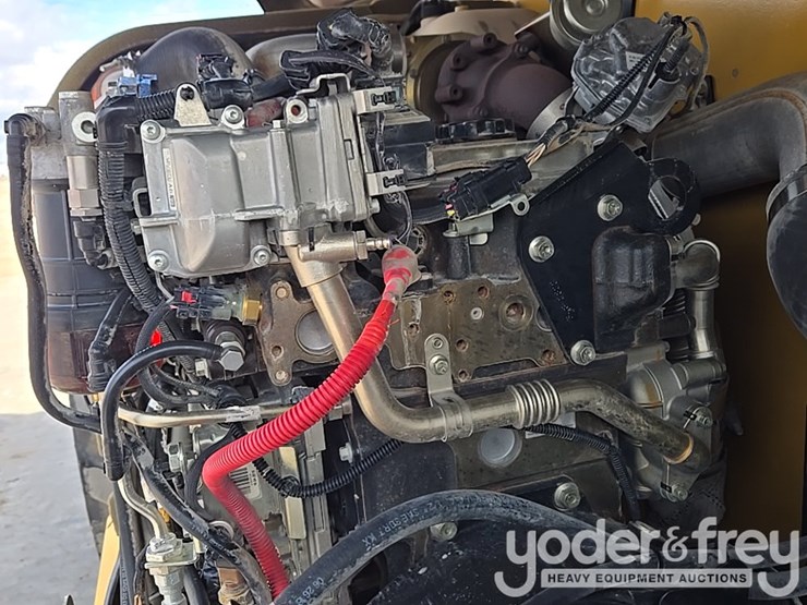 2019-caterpillar-tl1255d-image-96