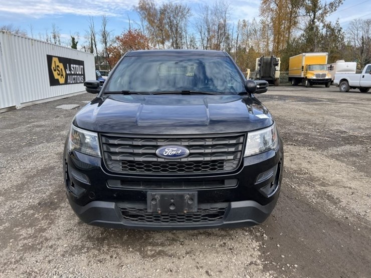 2017-ford-explorer-image-8