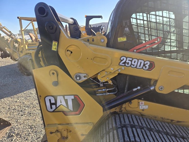2020-caterpillar-259d3-image-17