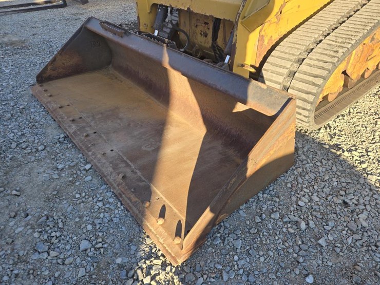 2020-caterpillar-259d3-image-9