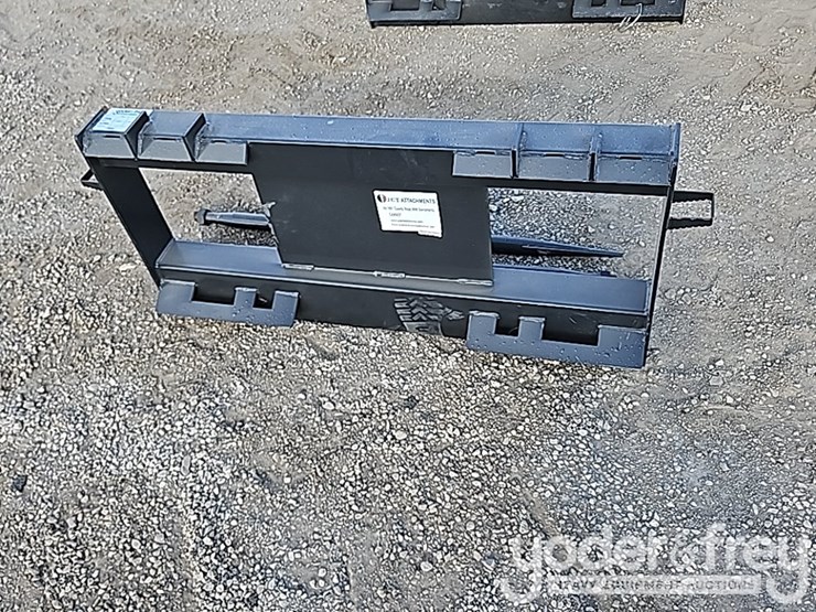 unused-jct-bale-spear-to-suit-skidsteer-image-4