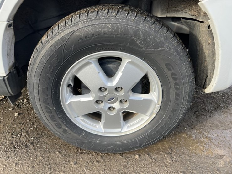 2011-ford-escape-image-12