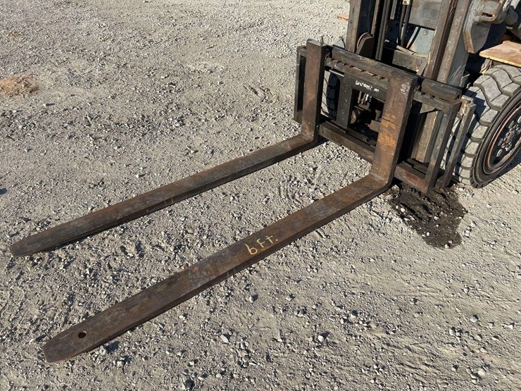 tcm-fd30t6t-5,600lb-forklift-image-16