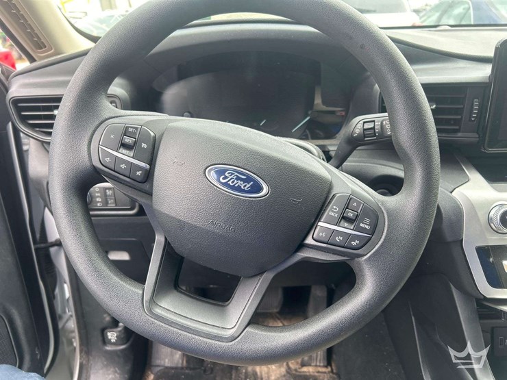 2022-ford-explorer-image-14