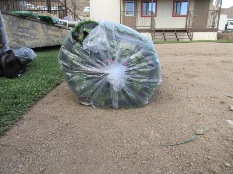 new-unused-3.3'-x-49.2'-artificial-turf,-image-3