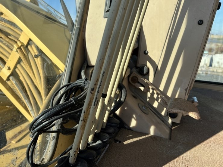 2006-caterpillar-160h-image-46