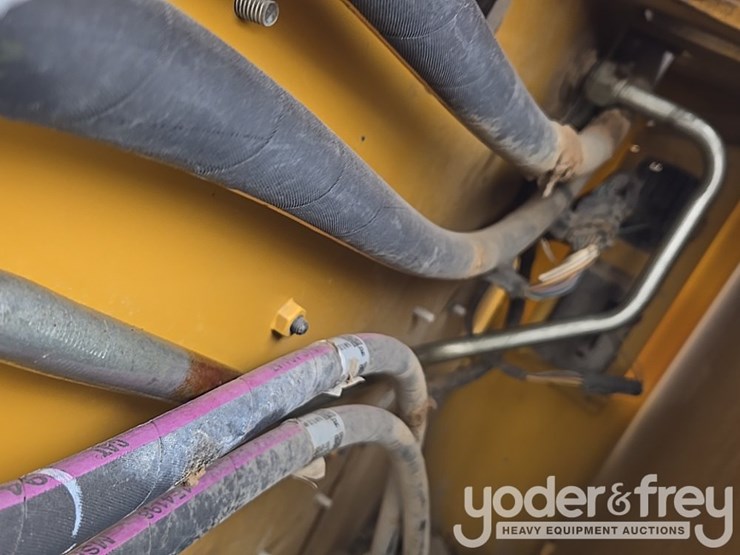 2022-caterpillar-299d3-image-16