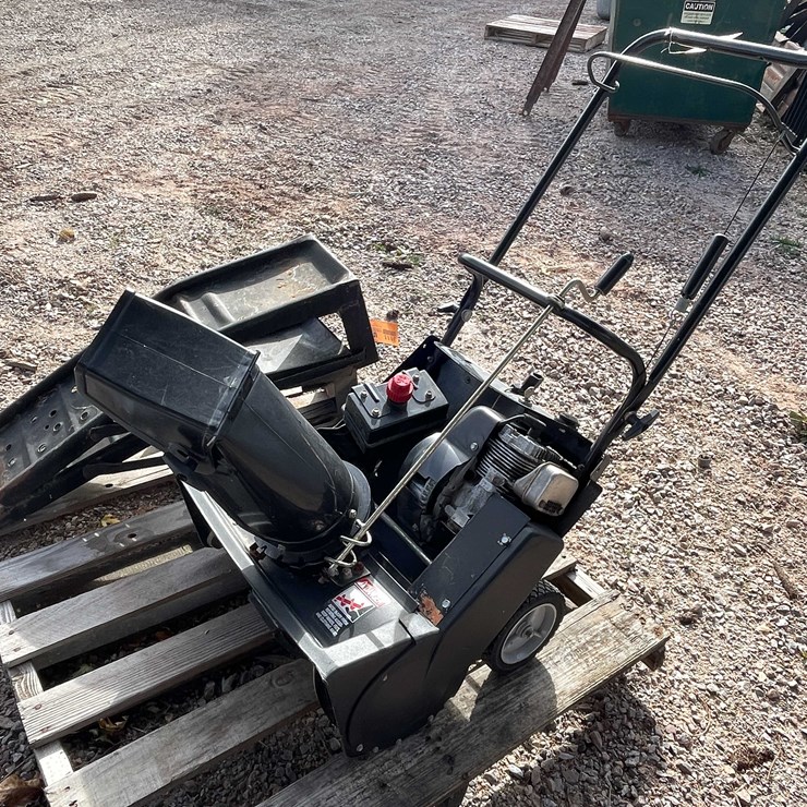 #3110 • 20" Gas Snowblower
