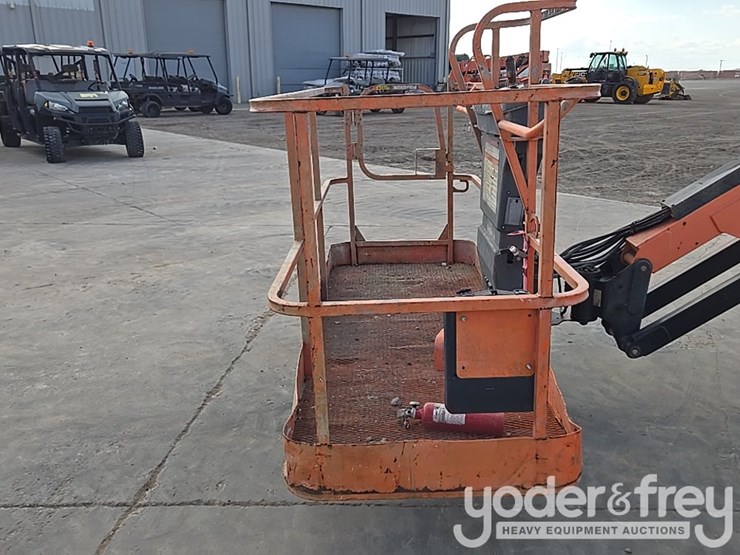 2014-jlg-600aj-image-28