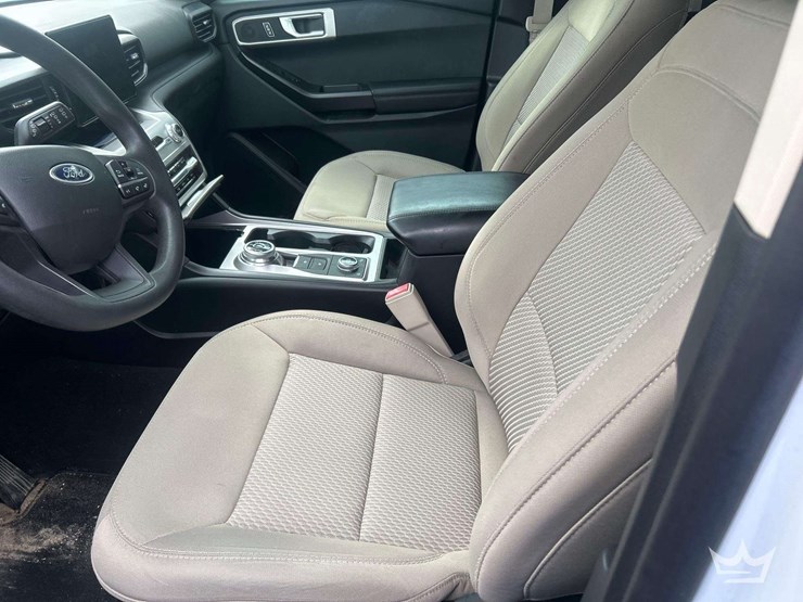 2022-ford-explorer-image-15