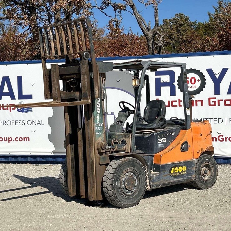 Doosan D35S-5 6,900lb Diesel Forklift