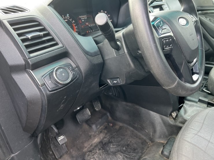 2017-ford-explorer-image-25