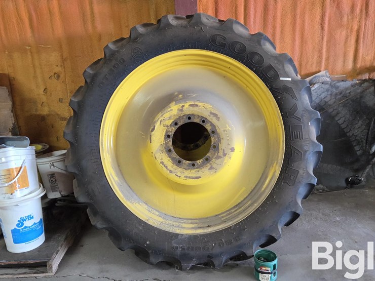 john-deere-10-image-2