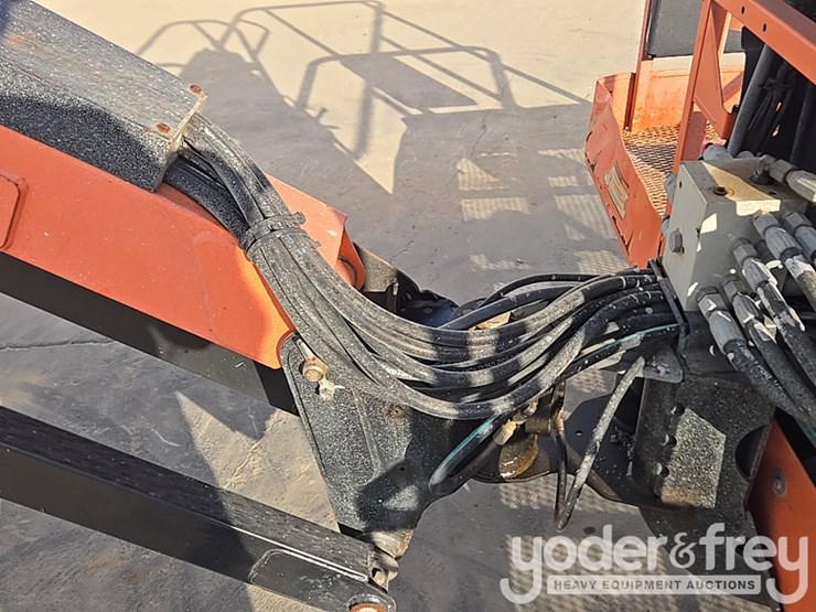 2014-jlg-600aj-image-56